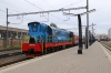 Ãhinenud Depood (ÃD) ChME3-5371 prepares to shunt the stock out at Tallinn after Go Rail TEP70-0320 had arrived with 033X 2215 (P) Moskva Okt - Tallinn