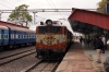 ET WAM4 20682 arrives into Dewas Jn with 59386 2105 (P) Chhindwara - Indore Jn