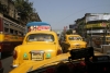 View from a taxi taking us from Park Street in Kolkata to Kolkata Chitpur station