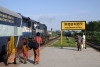 ET WDM3D 11310 departs Madan Mahal with 13202 2215 (03/10) Lokmanya Tilak - Rajendra Nagar, while ET WDP4B 40053 passes through with 12530 1610 Jabalpur - Habibganj