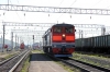 RZD 2TE10UT-0039A/B drop onto 325Sh 1917 (P) Khabarovsk 1 - Neryungi Pas. at Skovorodino after replacing EP1-124 which is standing up ahead; TEM18DM-807 waits its next shunting turn alongside