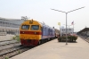 SRT 4517 waits to depart Bang Sue Jn with 171 1300 Hua Lamphong - Sungai Kolok; having replaced 4505