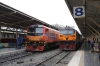 SRT 4415 waits to depart Bangkok with 261 0920 Hua Lamphong - Hua Hin while 4546 waits alongside with 201 0925 Hua Lamphong - Phitsanoluk