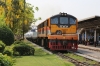 SRT 4025 runs through Bang Sue Jn with a short freight