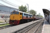 SRT 4036 waits to depart Bang Sue Jn with 211 1255 Hua Lamphong - Taphan Hin, having just replaced 4050