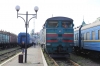 UZ 2TE10M-2827a waits departure from Chernivtsi with 968 0830 Chernivtsi - Sokyriani