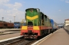 UZ ChME3T-6928 shunts at Kherson while 2TE10UT-0064b/a wait to depart with 255 1444 Kherson - Lviv